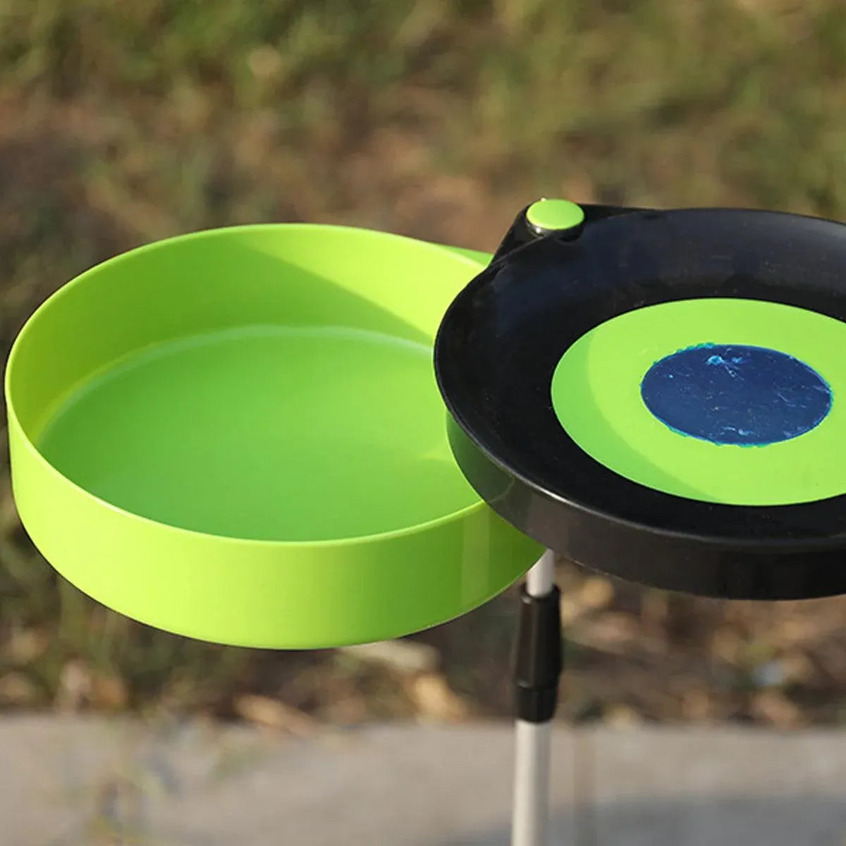 Magnetic Bait Tray Centre Fishing Tackle Box Feeder Holder for Carp Angling - With clip
