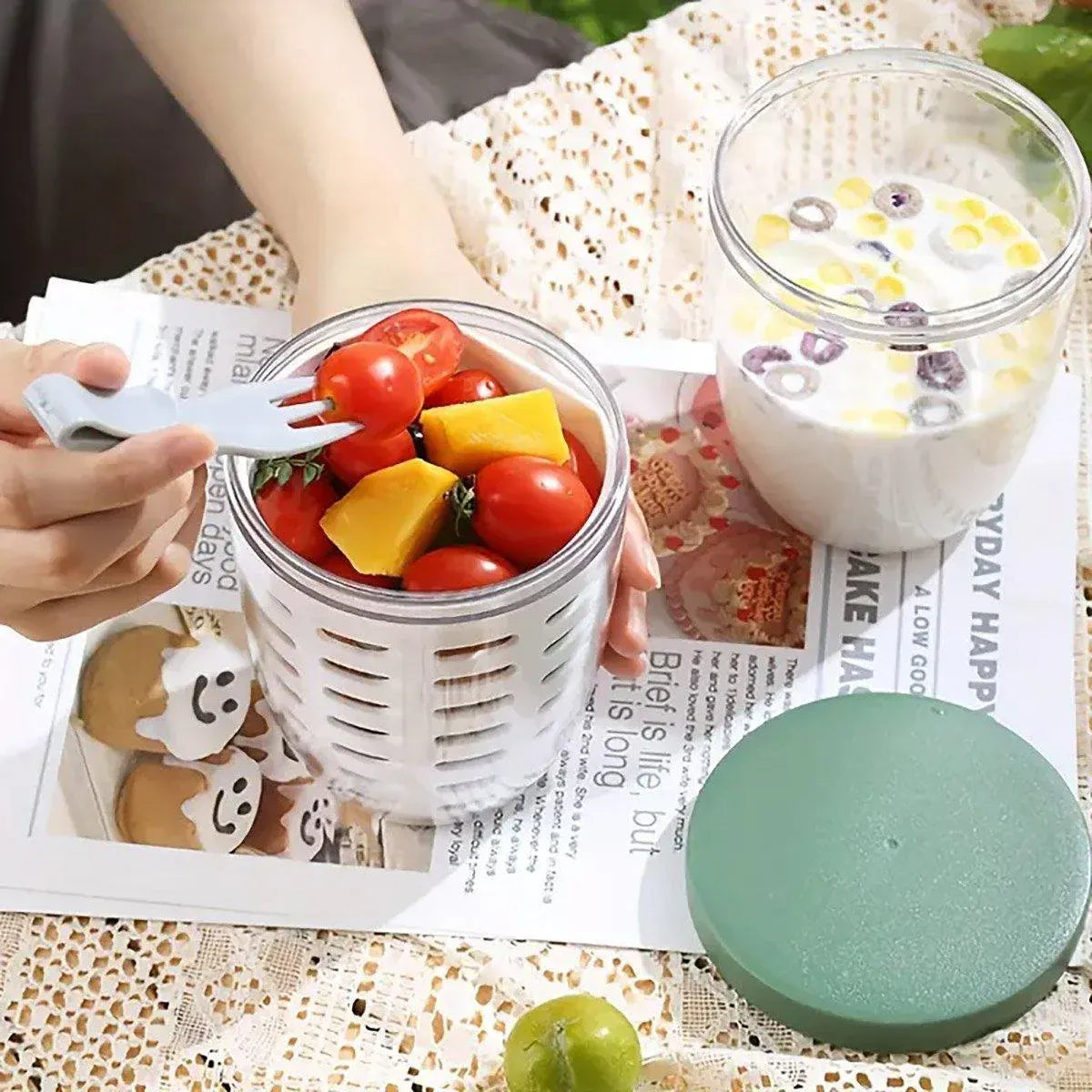 Portable Drainable Fruit Cup Plastic Sealed Cup for Snacks and Travel Use - Pink