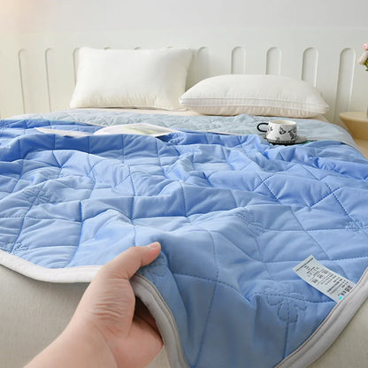 Cooling Summer Quilt 180 x 200cm Ice Silk Solid Colour Lightweight Comforter - Grey