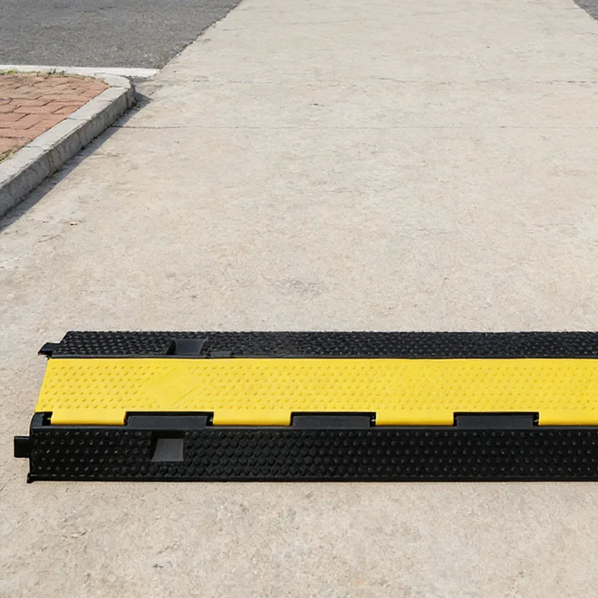 Rubber Slotted Speed Bump with Flip Cable Cover for Driveways